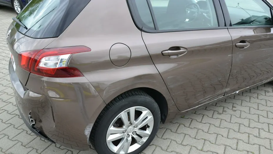 PEUGEOT 308 -