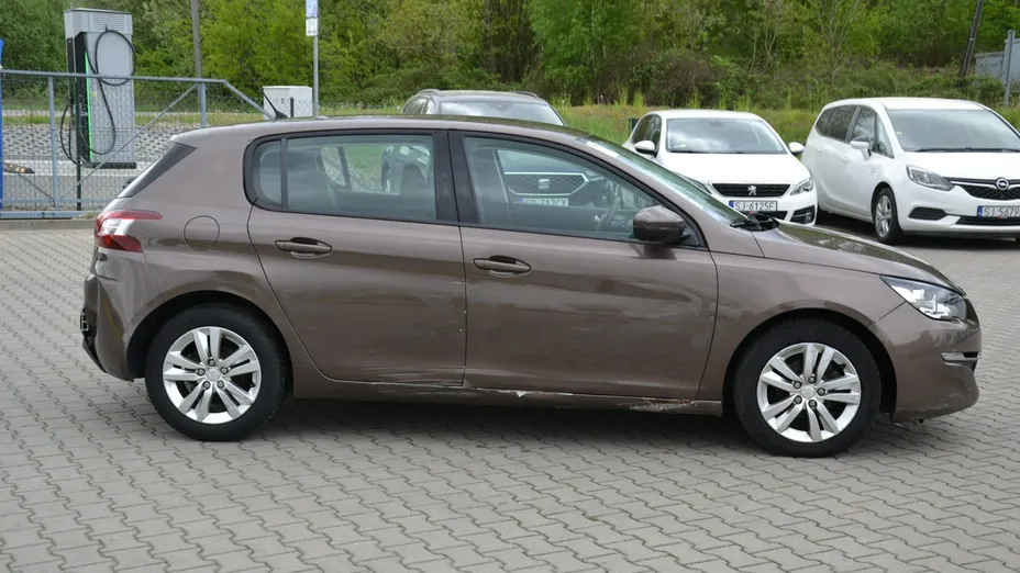 PEUGEOT 308 -
