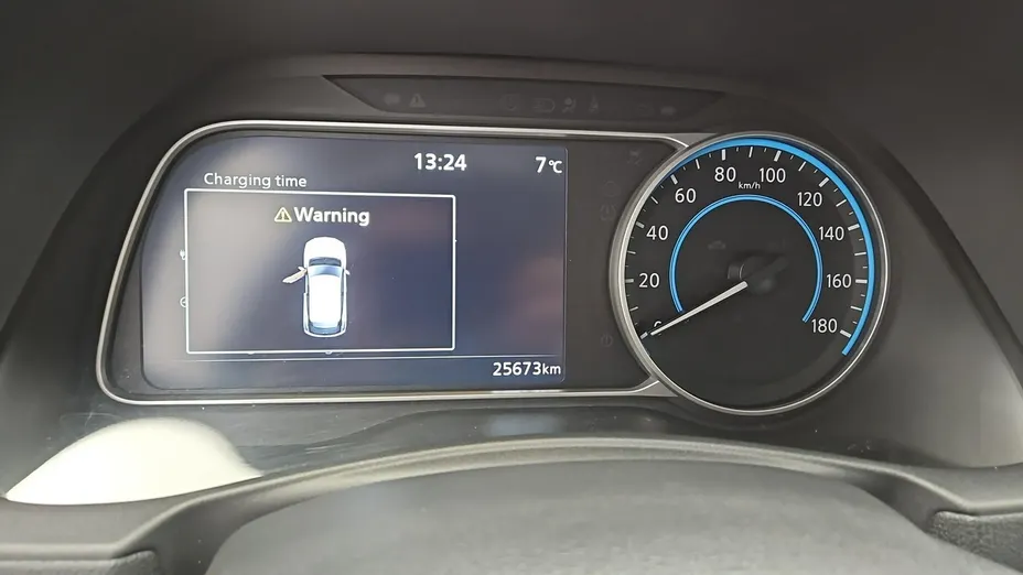 NISSAN Leaf -