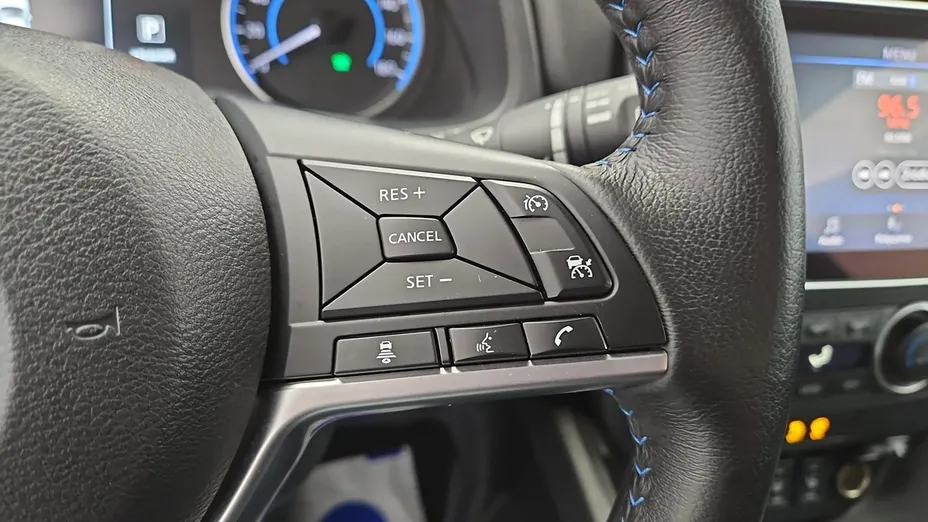 NISSAN Leaf -
