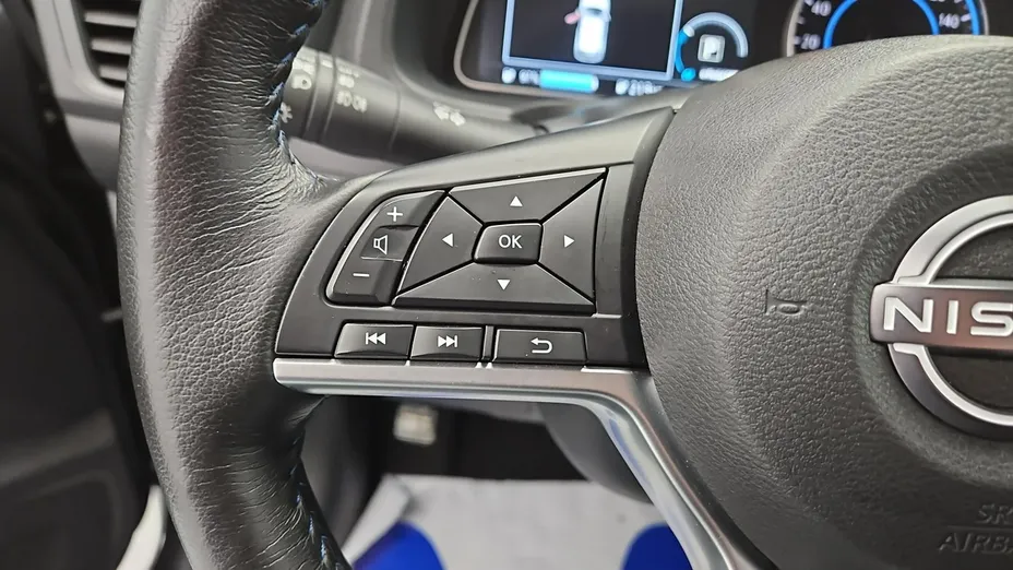 NISSAN Leaf -