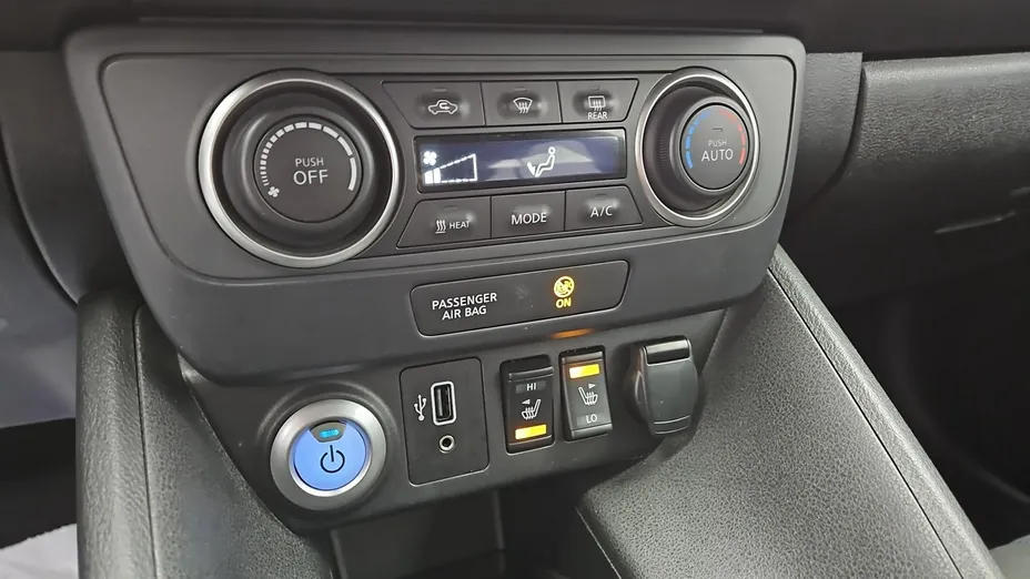 NISSAN Leaf -