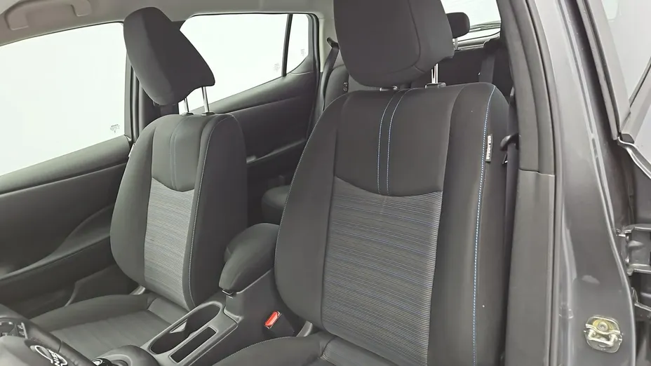NISSAN Leaf -