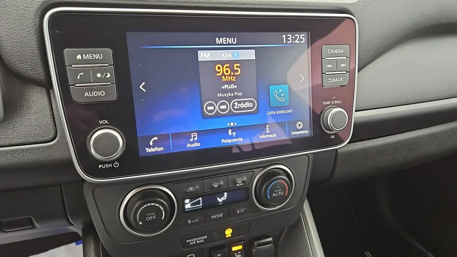 NISSAN Leaf -