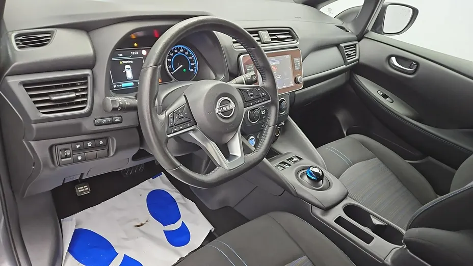 NISSAN Leaf -