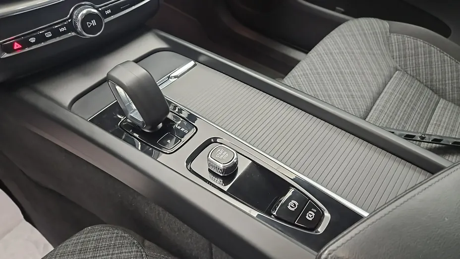 VOLVO XC60 -