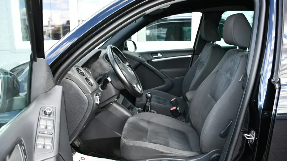 VOLKSWAGEN Tiguan -