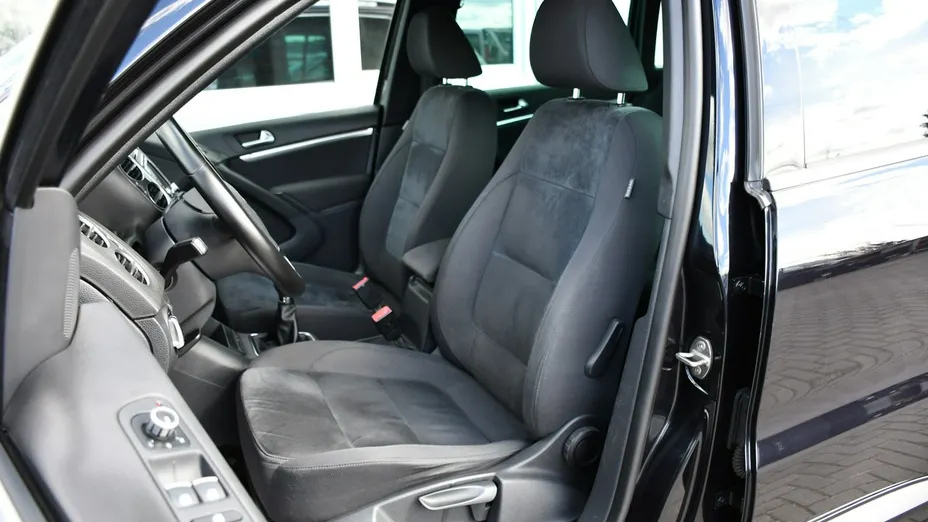 VOLKSWAGEN Tiguan -