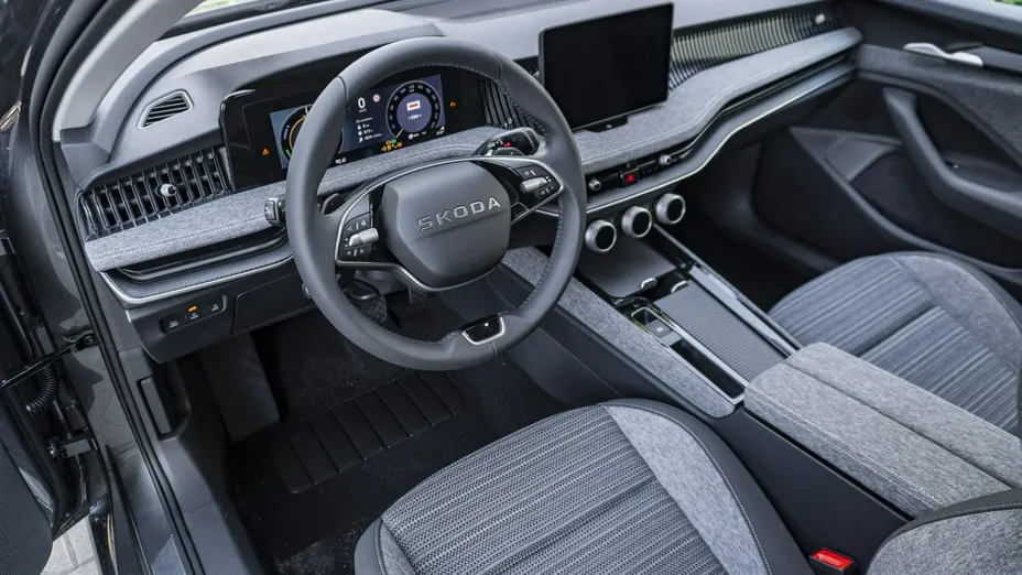 SKODA Superb -