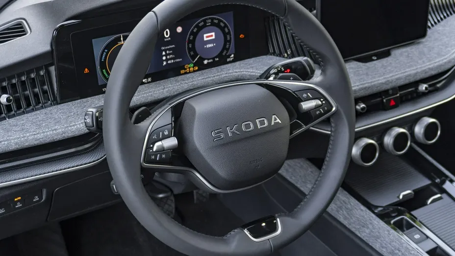 SKODA Superb -