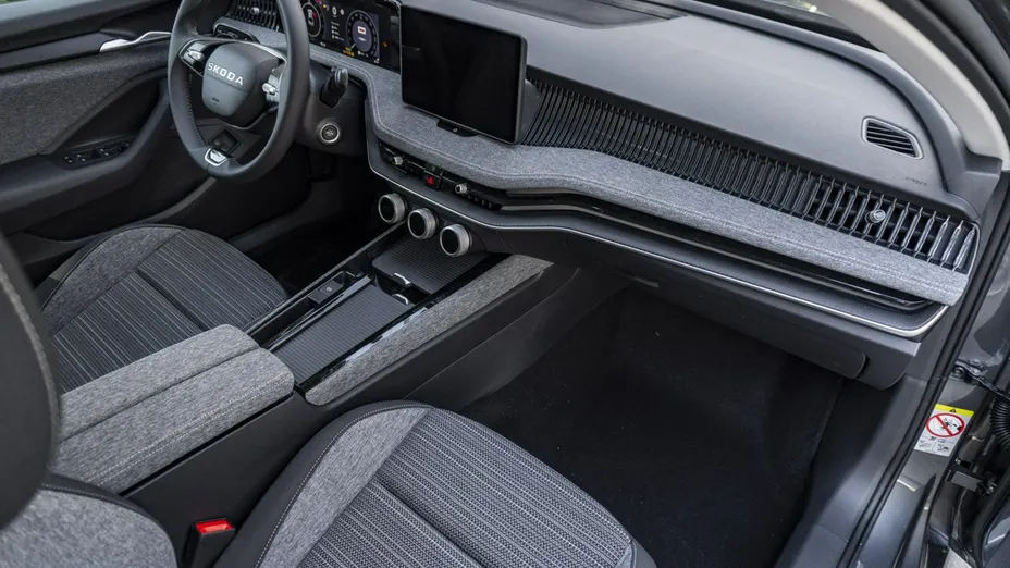 SKODA Superb -