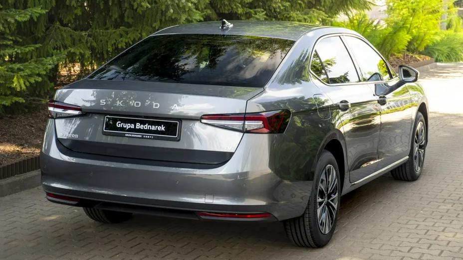 SKODA Superb -