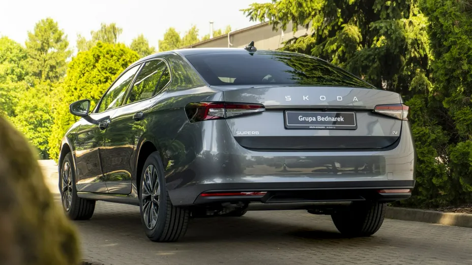 SKODA Superb -