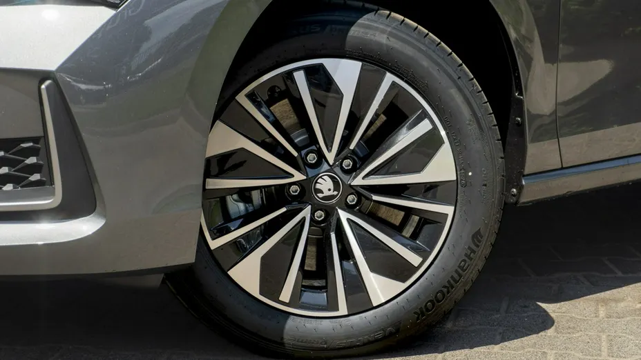 SKODA Superb -