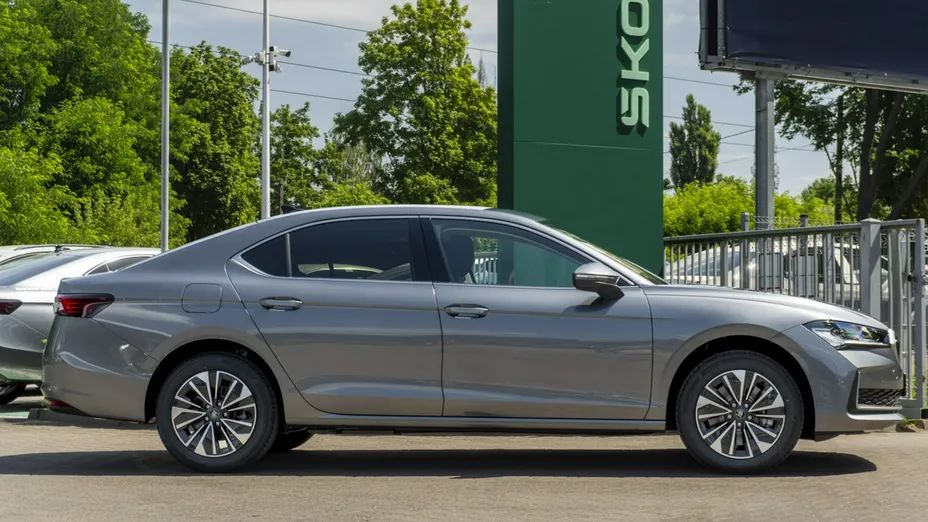 SKODA Superb -