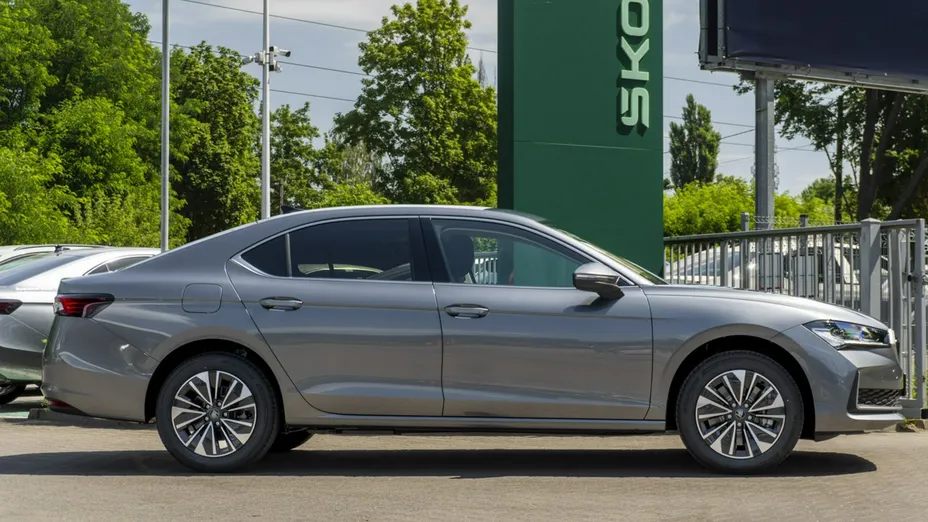 SKODA Superb -