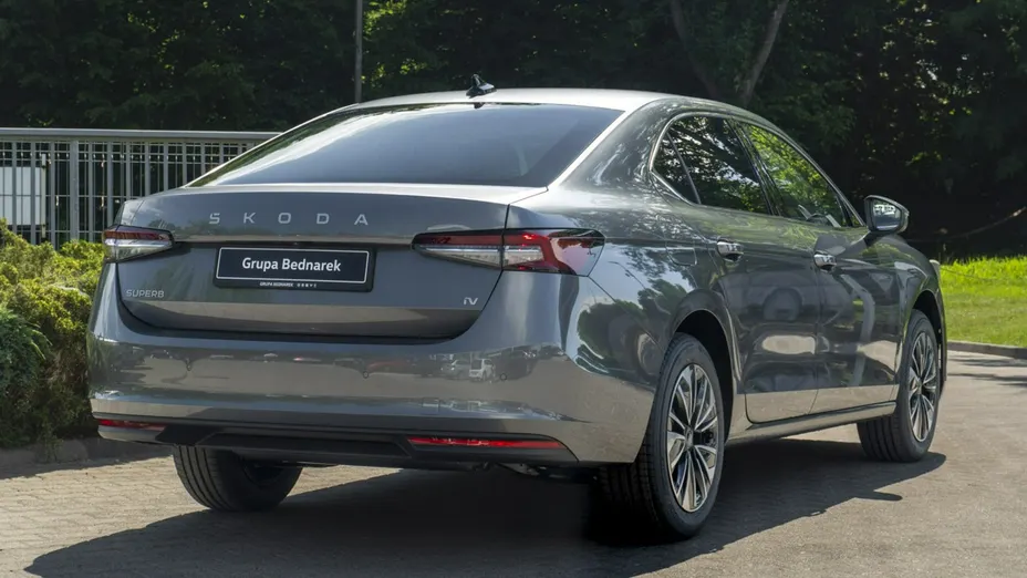 SKODA Superb -