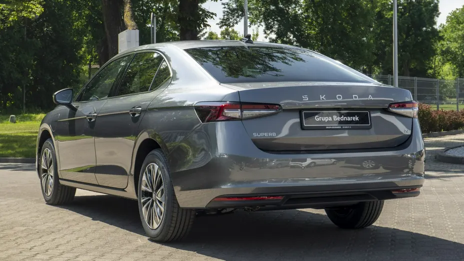SKODA Superb -