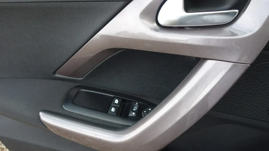 PEUGEOT 2008 -