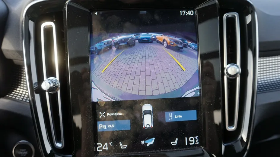 VOLVO XC40 -