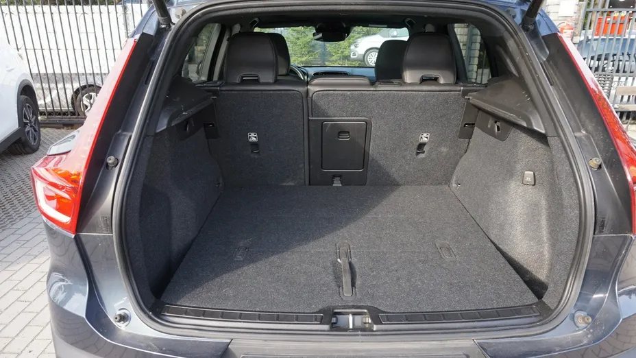 VOLVO XC40 -