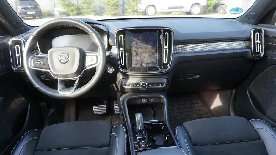VOLVO XC40 -