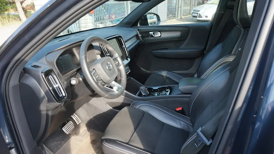 VOLVO XC40 -