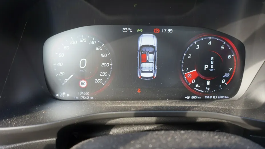 VOLVO XC40 -