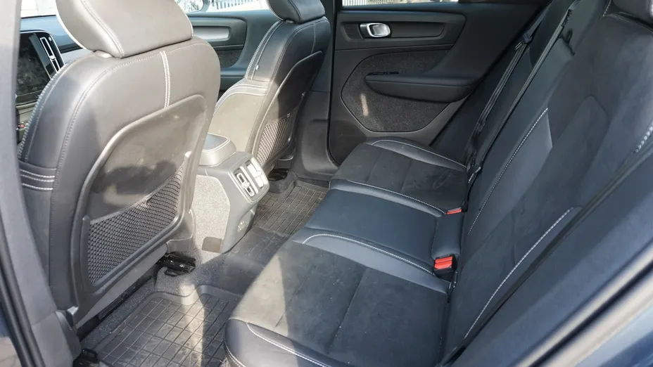 VOLVO XC40 -