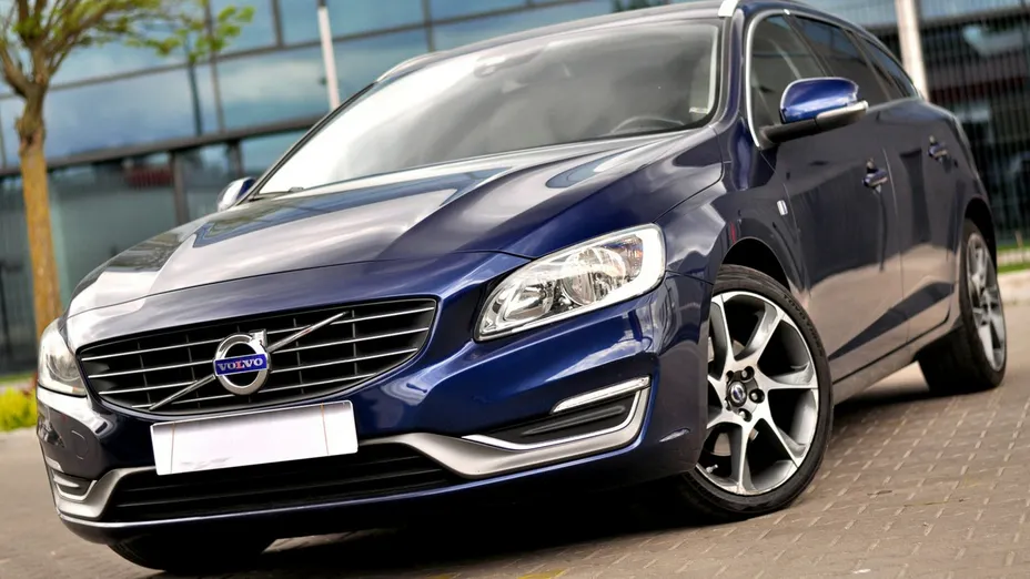 VOLVO V60 -
