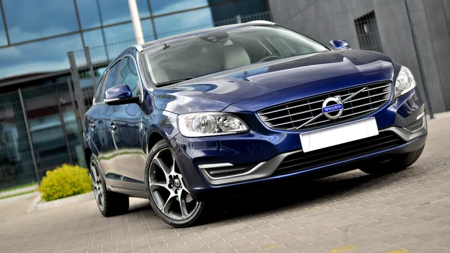 VOLVO V60 -