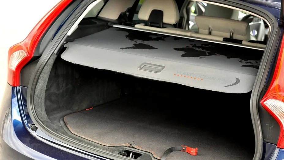 VOLVO V60 -