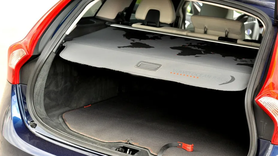 VOLVO V60 -