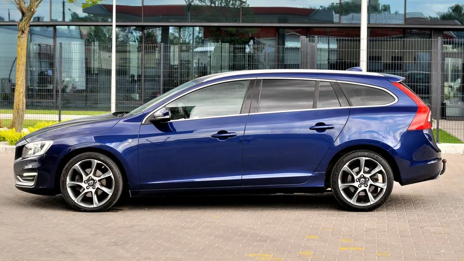 VOLVO V60 -