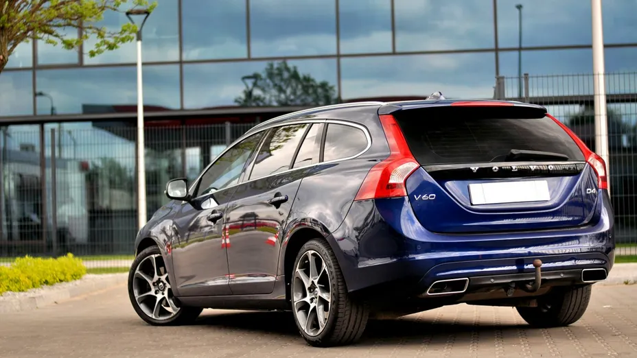VOLVO V60 -