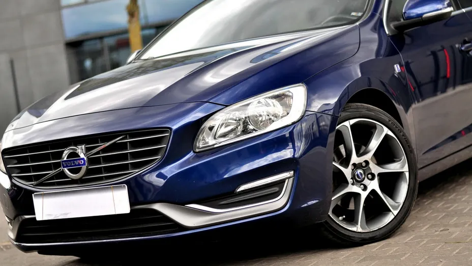 VOLVO V60 -