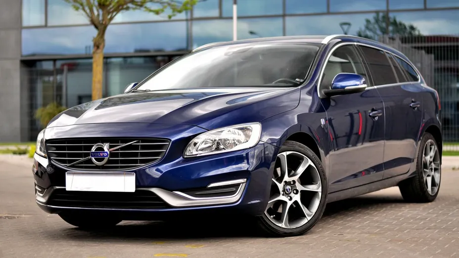 VOLVO V60 -