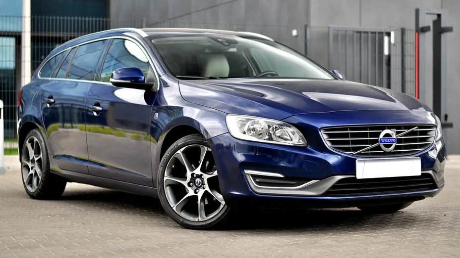 VOLVO V60 -