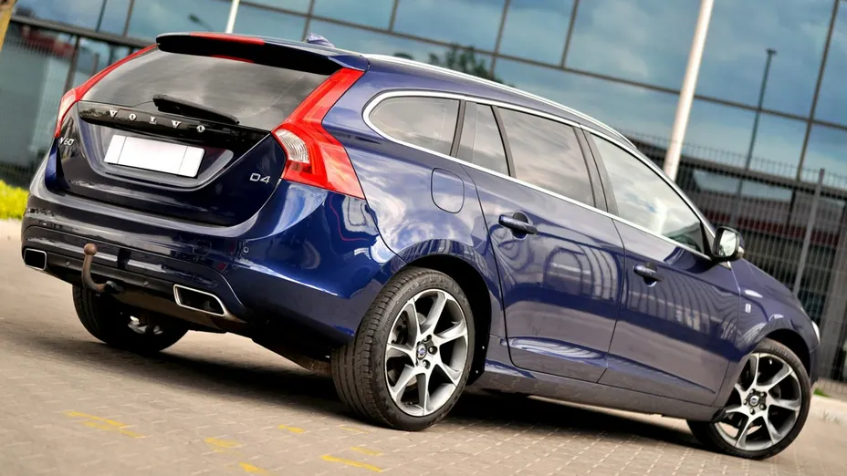 VOLVO V60 -
