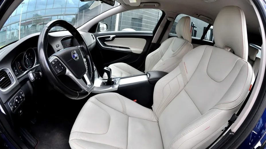 VOLVO V60 -
