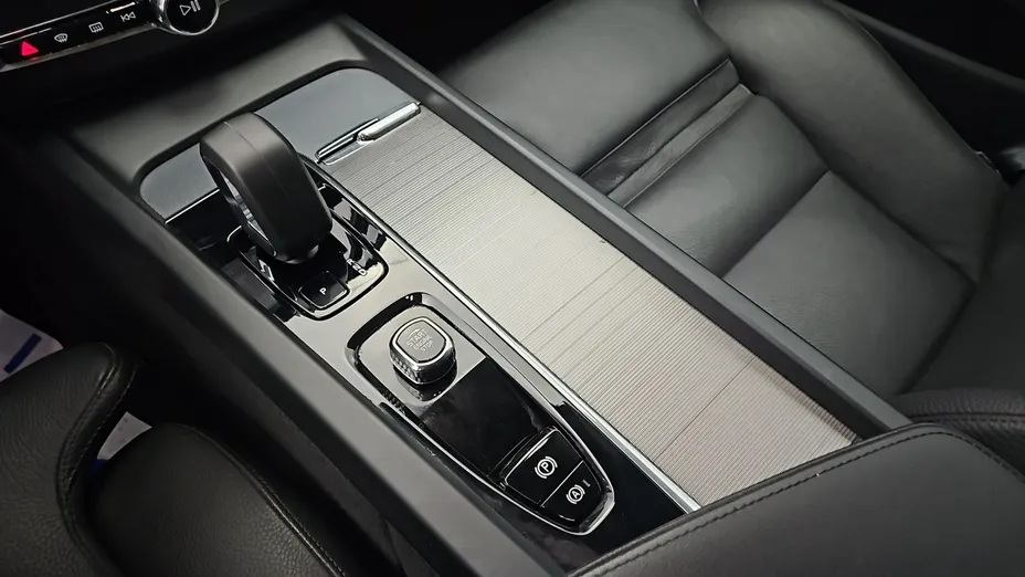 VOLVO XC60 -