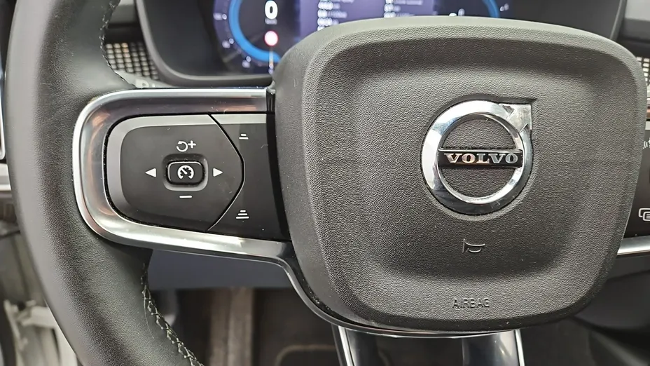 VOLVO XC40 -