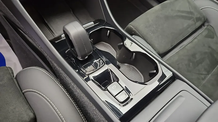 VOLVO XC40 -