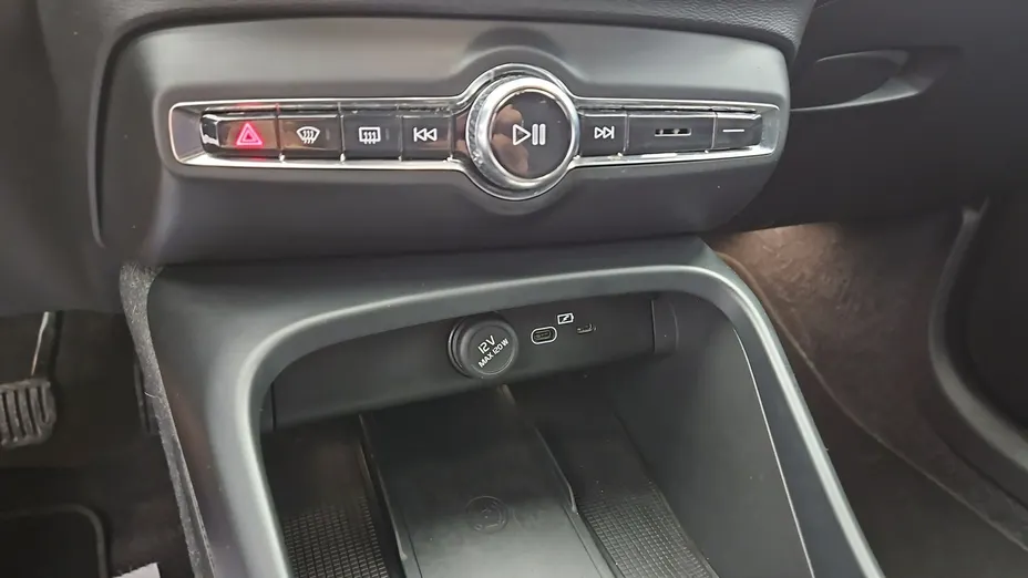 VOLVO XC40 -