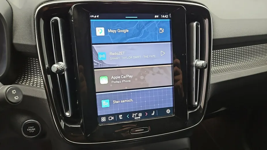 VOLVO XC40 -
