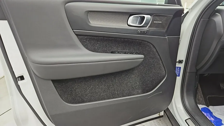 VOLVO XC40 -