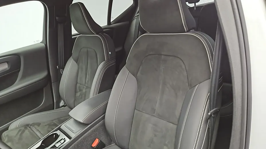VOLVO XC40 -
