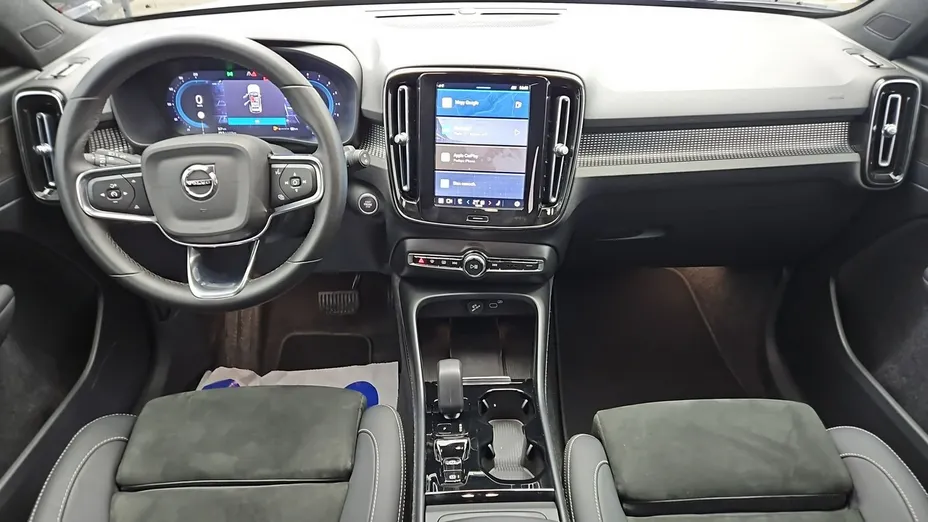 VOLVO XC40 -