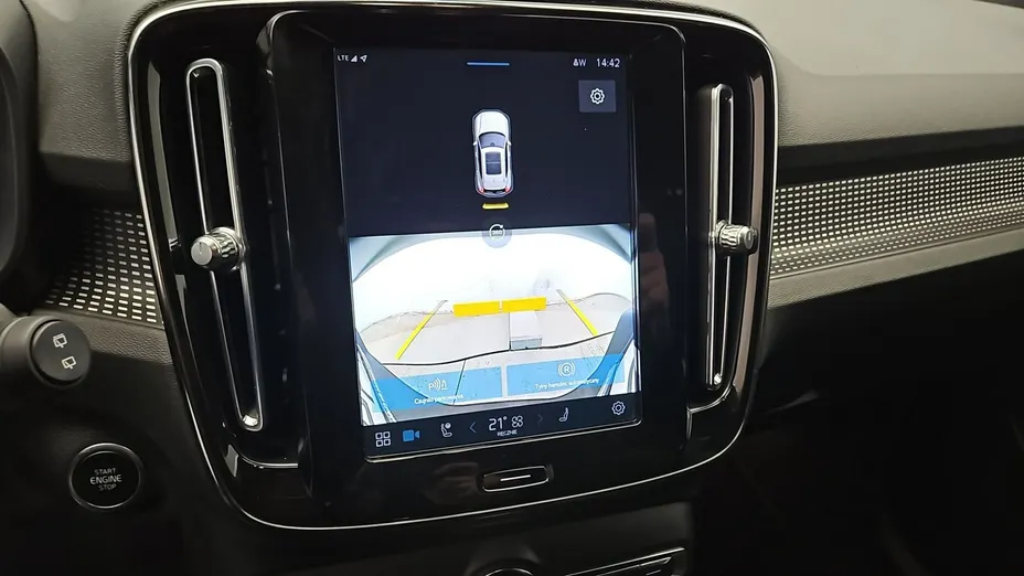 VOLVO XC40 -