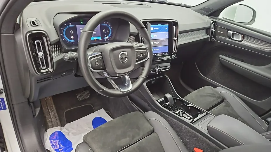 VOLVO XC40 -